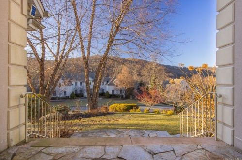12 Beaver Pond Ct, Stony Point, NY 10980-3520