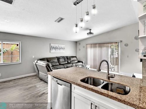 10240 24th Ct, Hollywood FL  33025-6504 exterior