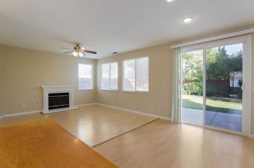 877 Shortland Way, Manteca CA  95337-8568 exterior