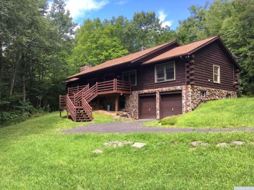 49 Erica Dr, Shandaken, NY 12480-5709