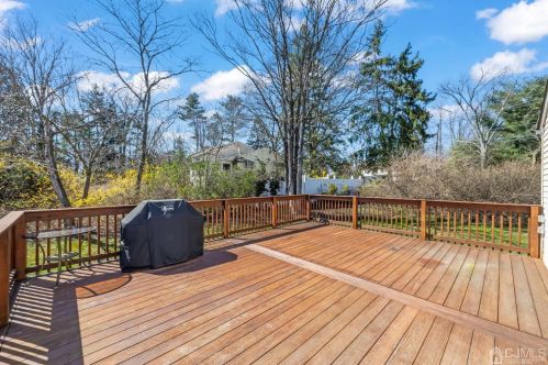 2 Perry Rd, East Brunswick NJ  08816-1324 exterior