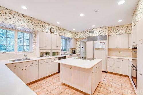 82 Spg St, Metuchen NJ 08840-2318 exterior