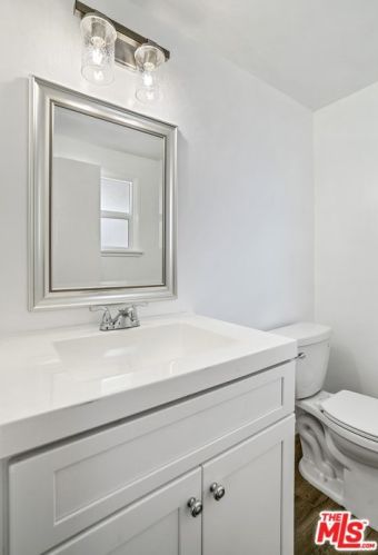 14147 Leadwell St, Van Nuys CA  91405-2440 exterior