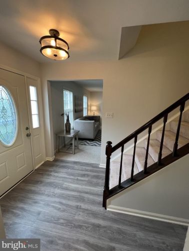 2506 Fallsmere Ct, Falls Church, VA 22043-3234