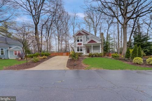 3517 Soffit Pl, Woodbridge VA  22192-5213 exterior