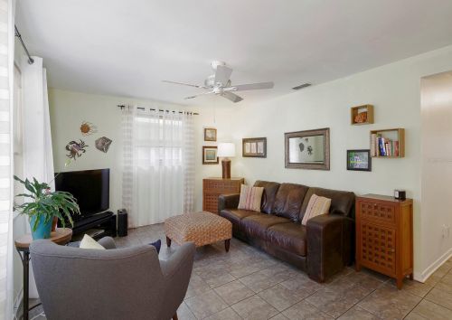 2623 44th St, Saint Petersburg, FL 33713-3228