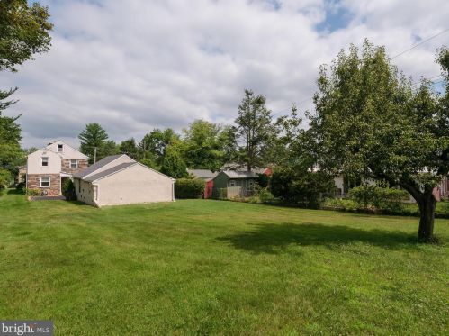 365 Sugartown Rd, Wayne, PA 19087-2934