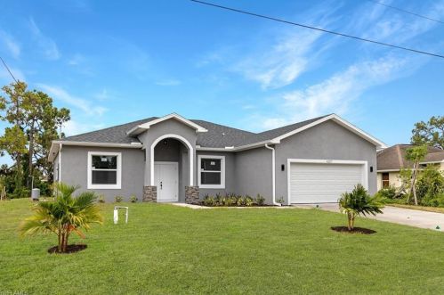 4307 10th St, Lehigh Acres, FL 33976-2717