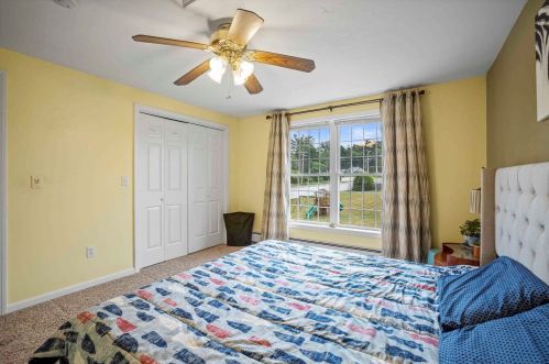 4 Ivans Ln, Dover NH  03820-9131 exterior