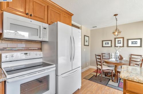 1634 Calle Santa Anna, Pleasanton CA  94566-5927 exterior