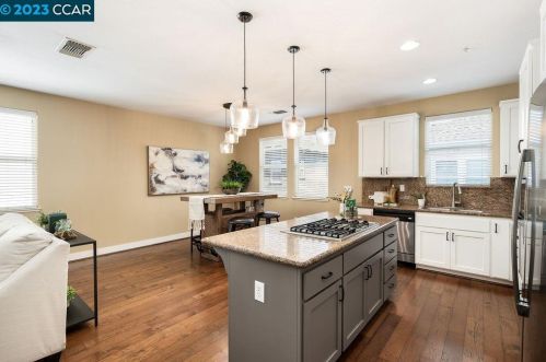 296 1 St, Benicia CA 94510-3553 exterior