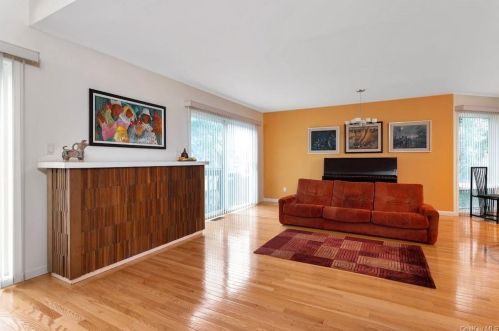 45 Spg Pond Dr, Crotonville NY  10562-2034 exterior