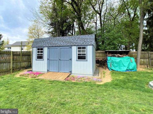 381 Lake St, Ephrata PA  17522-2456 exterior