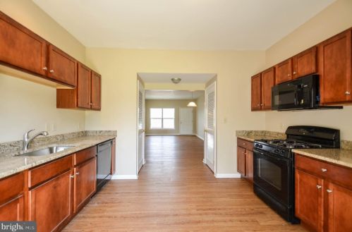 222 Huntington Ln, Easton PA  18040-8485 exterior