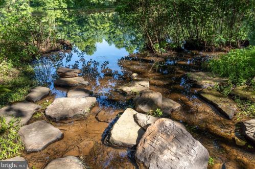 608 Kentland Dr, Great Falls VA  22066-1030 exterior