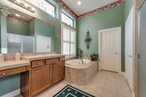 8817 Crestview Dr, Denton TX  76207-8601 exterior