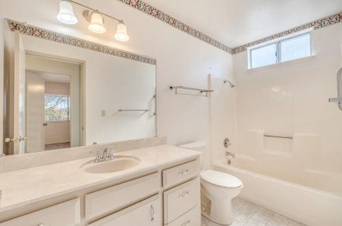 754 Meadowlark Ave, Los Banos CA  93635-3020 exterior