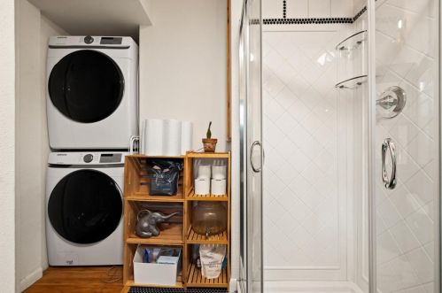 1121 Delano St, Austin TX 78721 exterior