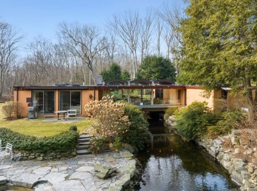 93 Louises Ln, New Canaan CT  06840-2121 exterior