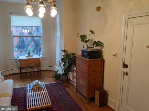 113 5th St, Washington, DC 20003-1123