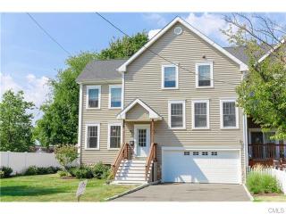 174 Mona Ter, Fairfield, CT 06824-6458