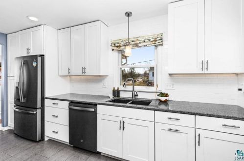 801 Skyline Pkwy, Duluth MN  55805-1149 exterior