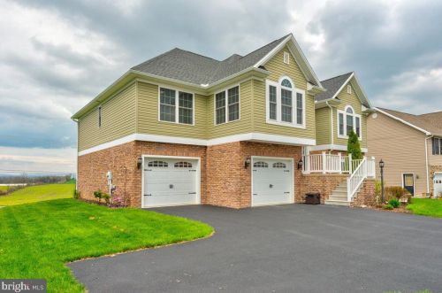 7 Raven Way, Lees Cross Roads, PA 17257-8257