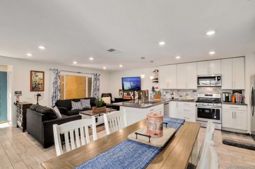 4073 Lake Blvd, Oceanside CA  92056-4604 exterior