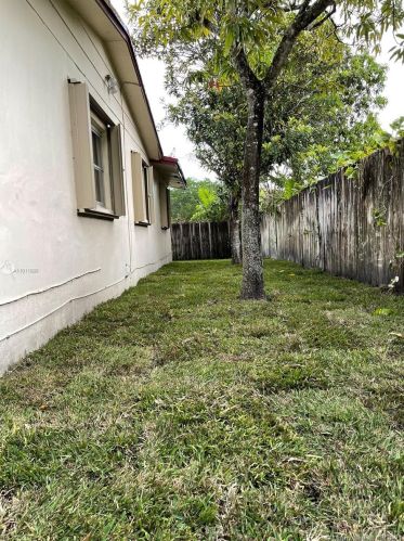 9325 24 Pl, Hollywood FL 33024-3125 exterior