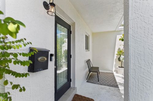 1124 13 Ter, Hollywood FL 33019-3115 exterior