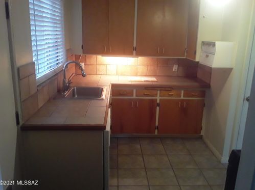 1310 Treat Ave, Tucson, AZ 85713-2017