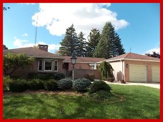 225 Fischer Ave, Jefferson, WI 53549-2125