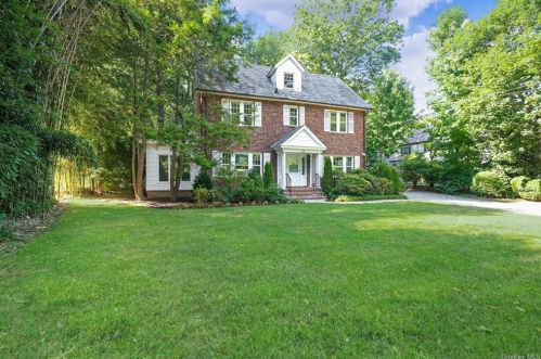 1221 Post Rd, Scarsdale, NY 10583-2031