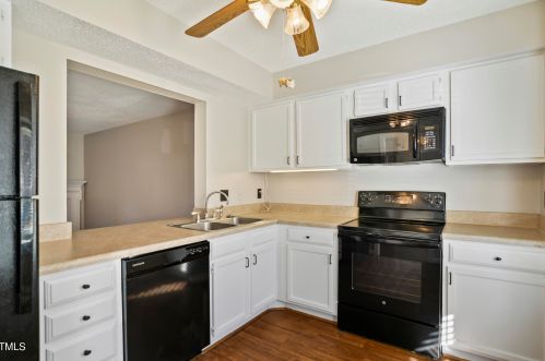 4247 Baylor St, Greensboro NC 27455-2565 exterior