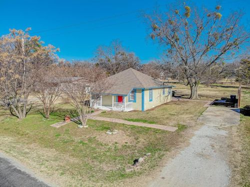 605 Jefferson St, Pilot Point, TX 76258-3740