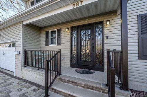 387 Smith St, Avenel, NJ 07001-1243
