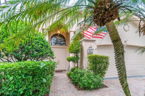 6830 Fiji Cir, Boynton Beach FL  33437-7022 exterior
