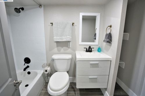 836 47th St, Oakland CA  94608-3202 exterior