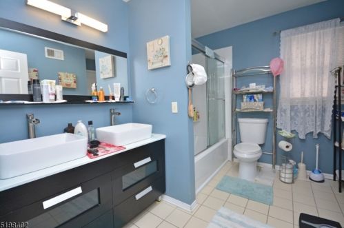 812 Kennedy Blvd, Manville NJ  08835-2148 exterior