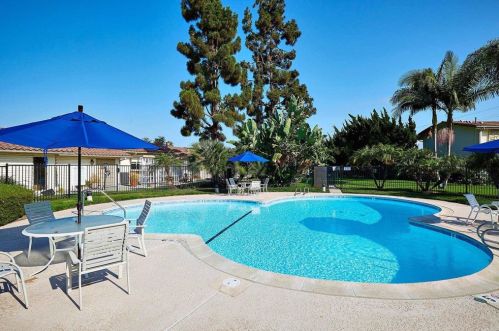 7051 Estrella De Mar Rd, Carlsbad CA  92009-6134 exterior