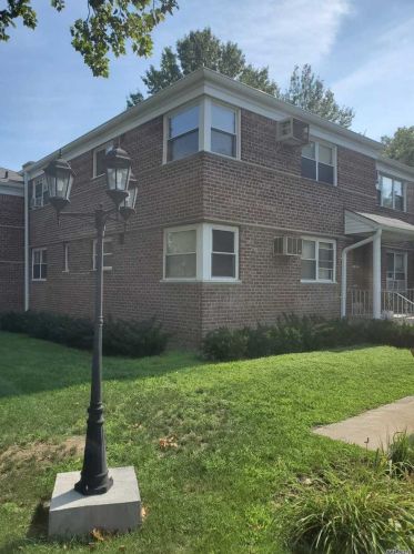 196-24 Pompeii Ave, Jamaica, NY 11423-1422