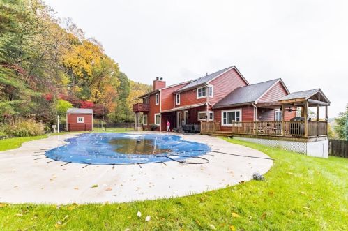 21 Ridgewood Ct, New Kensington, PA 15068-9345