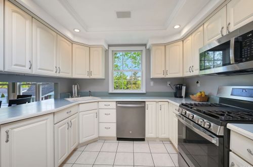 3 Bowman Ln, San Remo NY  11754-2006 exterior