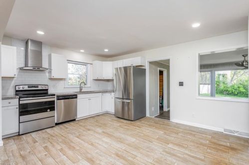 7 Armhurst Ct, Greensboro NC  27405-5911 exterior