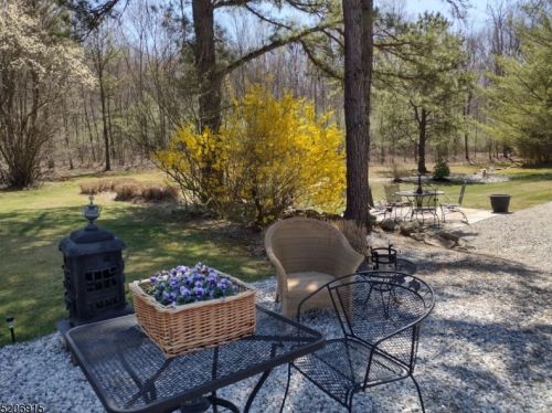 592 Valley Rd, Oxford, NJ 07863-3355