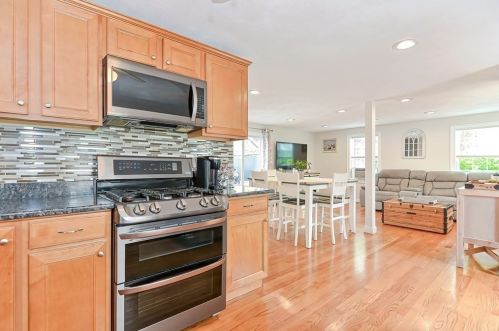 19 Beacon St, Gloucester MA 01930-3436 exterior