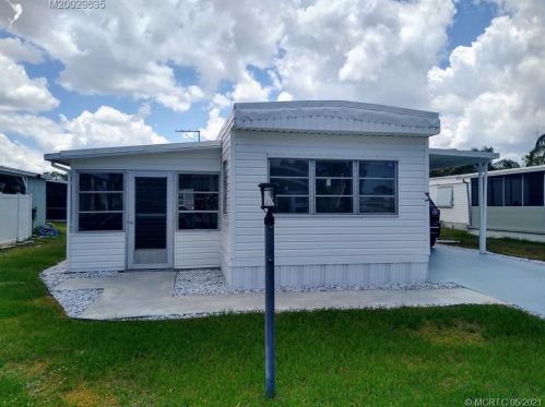 3 Indigo Ln, Fort Pierce, FL 34952-8546