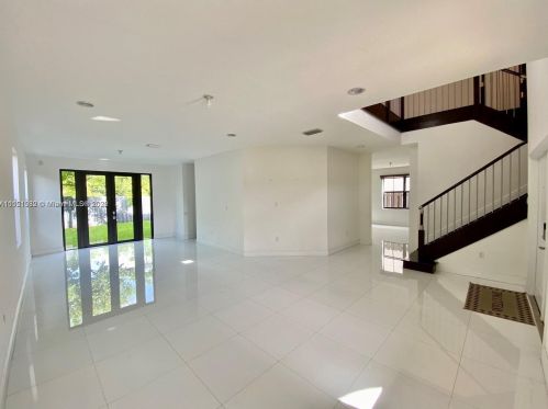 948 104th Ave, Miami FL  33172-4097 exterior