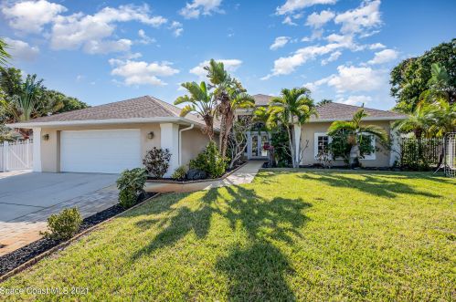2735 Courtenay Pkwy, Merritt Island, FL 32952-4124