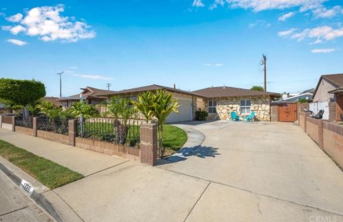 1323 214th St, Long Beach, CA 90745-1621